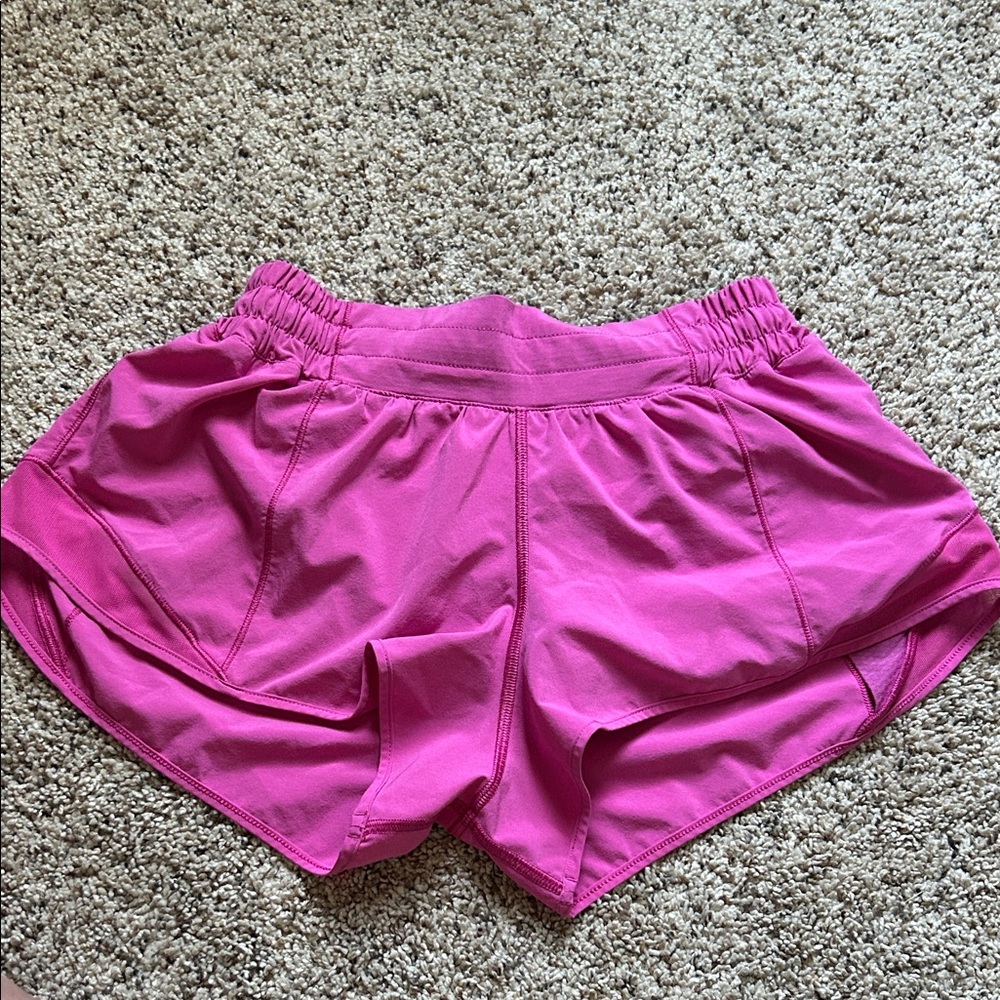 Lululemon Hotty Hot 2.5” in Sonic Pink